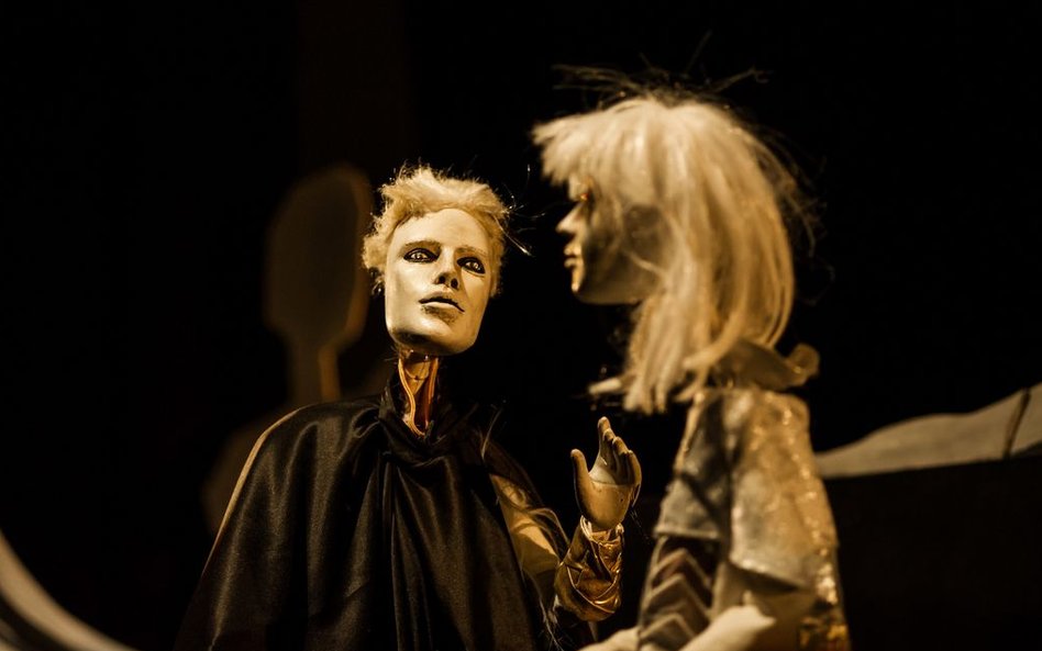 „Śluby panieńskie” Aleksandra Fredry z lalkami-jawajkami