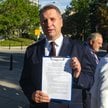 Wiceprezes PiS Przemysław Czarnek podczas konferencji prasowej przed Pomnikiem AK w Warszawie