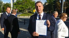Wiceprezes PiS Przemysław Czarnek podczas konferencji prasowej przed Pomnikiem AK w Warszawie