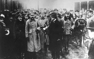12 grudnia 1916, powitanie Józefa Piłsudskiego na Dworcu Wiedeńskim: Komendant znów w Warszawie.