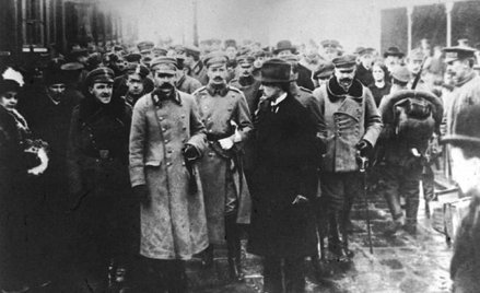 12 grudnia 1916, powitanie Józefa Piłsudskiego na Dworcu Wiedeńskim: Komendant znów w Warszawie.