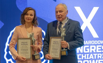 Dominika Pietrzyk i prof. Joachim Foltys z Nagrodami Aureliusza