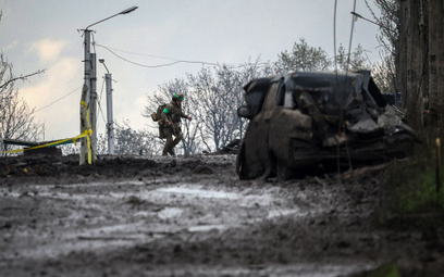 Ukraiński żołnierz w Bachmucie, gdzie mają walczyć też Czeczeni