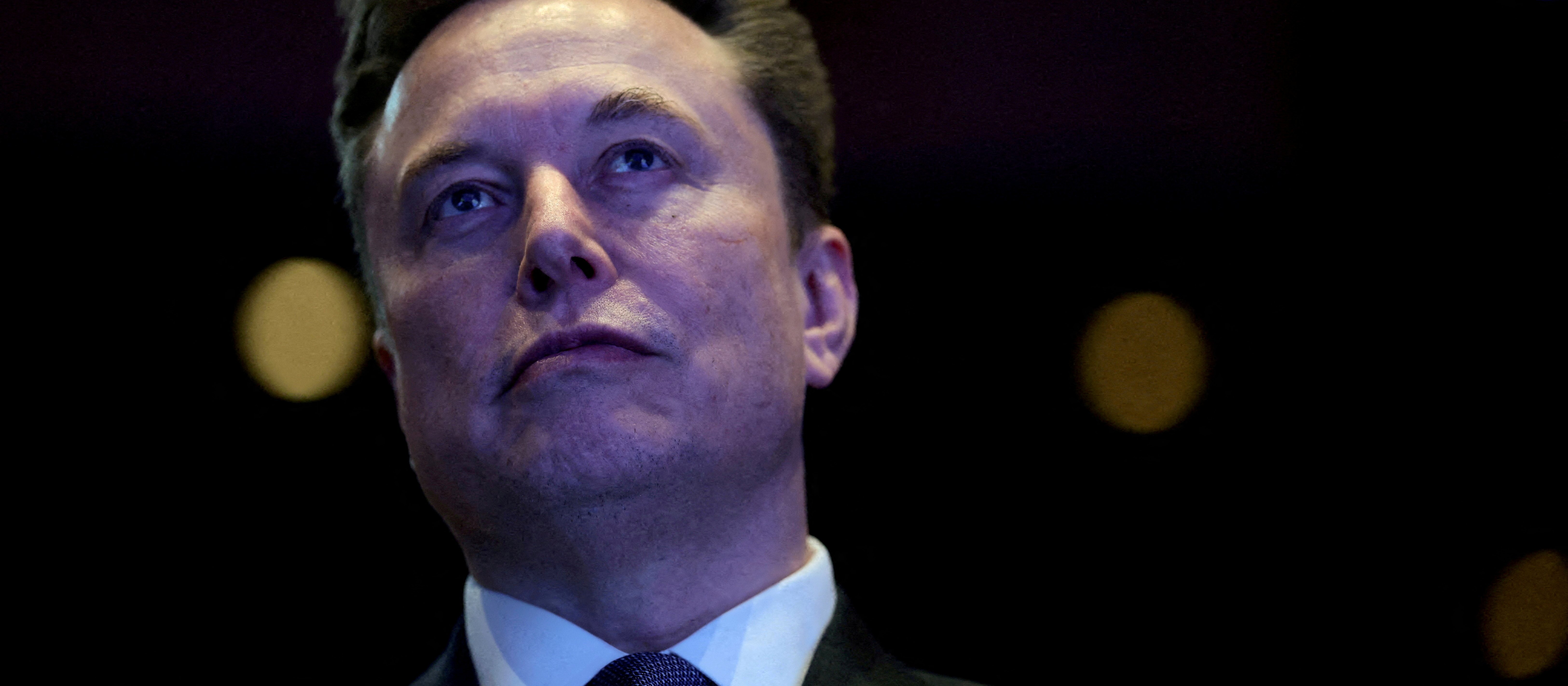 Elon Musk zmienia priorytety. SpaceX chce najpierw osiedlić ludzi na Księżycu