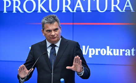 Prokurator krajowy Dariusz Korneluk na konferencji prasowej w siedzibie Prokuratury Krajowej w Warsz