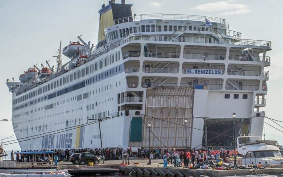 Od poniedziałku imigranci są ewakuowani z wyspy Kos w głąb Grecji. Ale zaraz z Turcji przybędą nastę