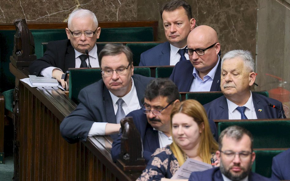 Od góry: prezes PiS Jarosław Kaczyński (L), wicepremier, minister obrony narodowej Mariusz Błaszczak