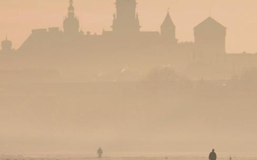 Informacja o wysokim stężeniu PM10 wydawana jest w Polsce dopiero przy czterokrotnym przekroczeniu n