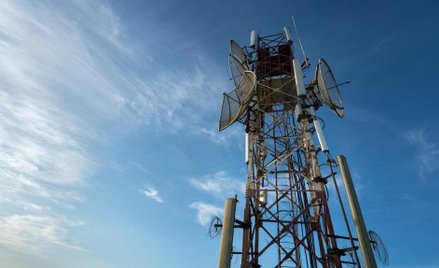 Koronawirus: tarcza na maszty telefonii komórkowej - ułatwienia w budowie