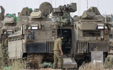 Izrael miał rozmieścić armię na granicy z Libanem