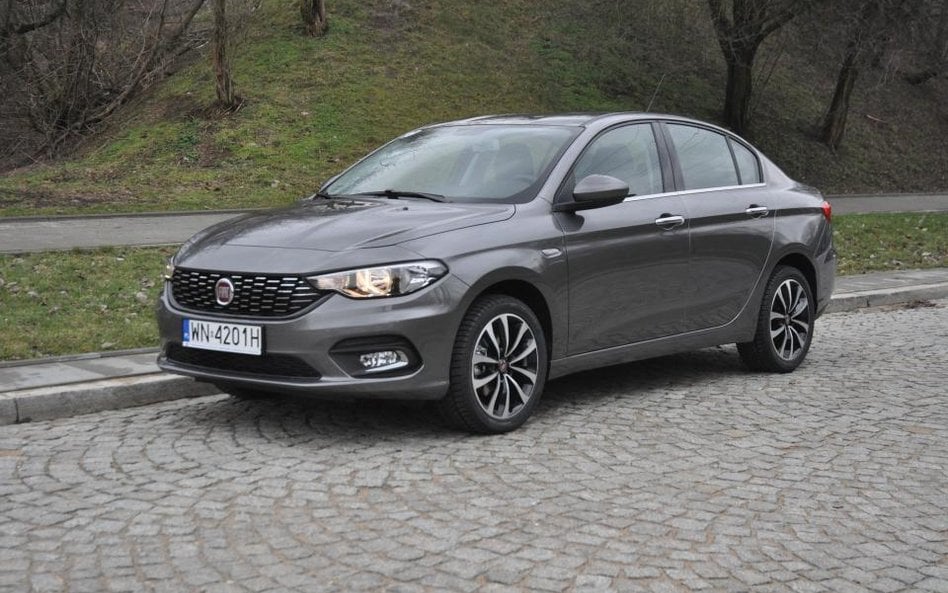 Nowy Fiat Tipo ma 4,5 metra długości, mieści 5 osób i kosztuje od 42,6 tys. zł.