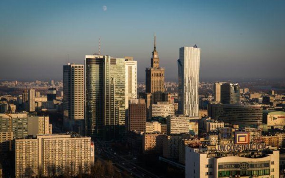 Widok na panoramę Warszawy z budowanego Warsaw Spire