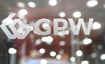 Rekordowe wyceny spółek z GPW. Co pcha w górę ich kursy?