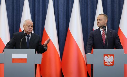 Prezydent RP Karol Nawrocki i prezes Narodowego Banku Polskiego Adam Glapiński podczas konferencji p