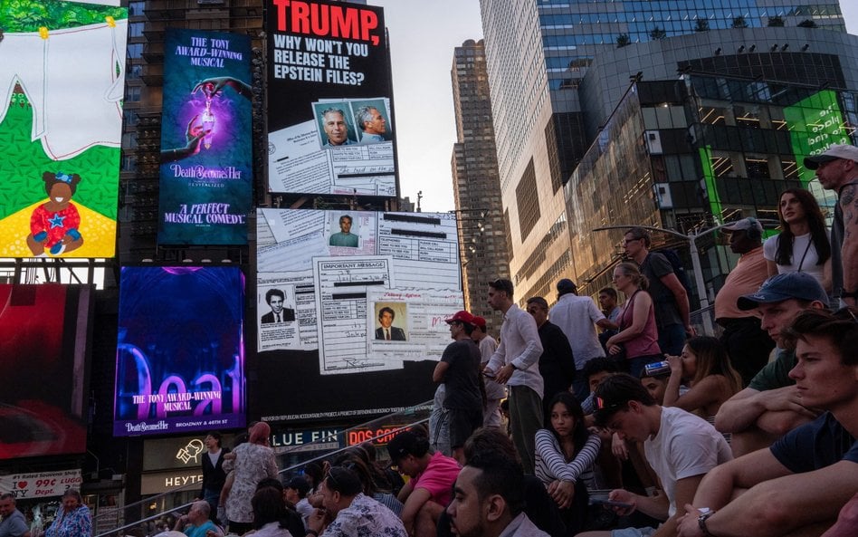 Billboard na nowojorskim Times Square wzywający do ujawnienia akt sprawy Jeffreya Epsteina (zdjęcie 
