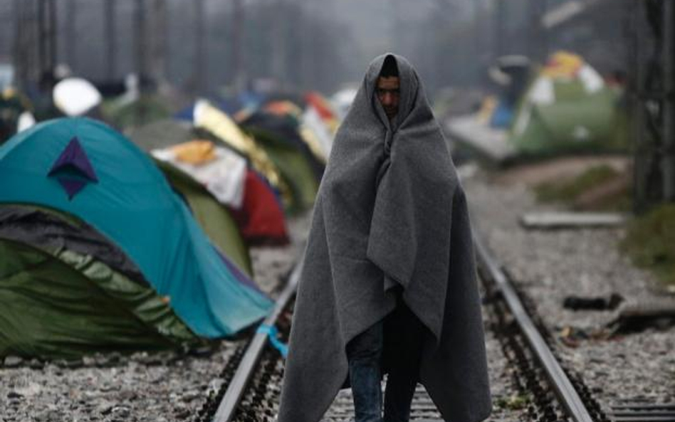 Wczoraj przy granicy Grecji z Macedonią. Imigrant w obozie w Idomeni