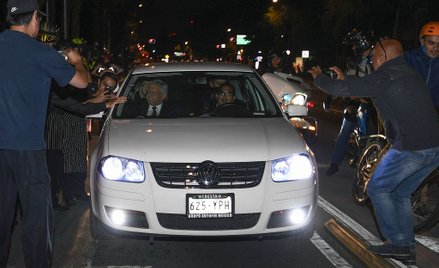 Prezydent Meksyku rezygnuje z ochrony. Odda też pół pensji