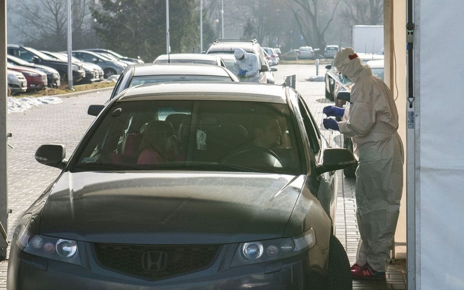 Certifikaty pozwolą swobodnie podróżować zaszczepionym obywatelom UE, tym którzy przeszli infekcję o