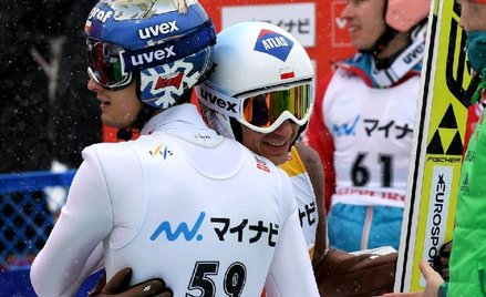 Maciej Kot (z lewej) i Kamil Stoch podbili Sapporo 45 lat po Wojciechu Fortunie