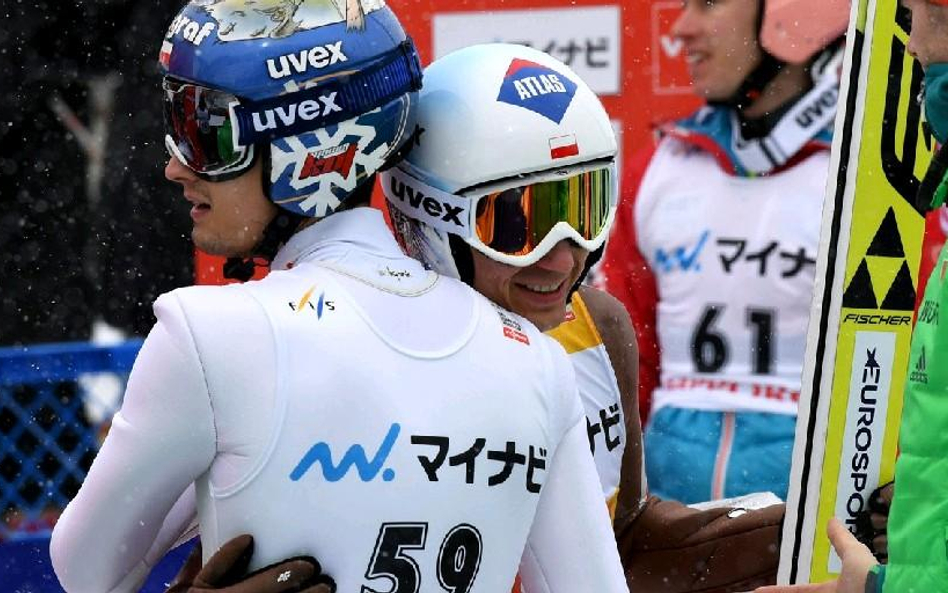 Maciej Kot (z lewej) i Kamil Stoch podbili Sapporo 45 lat po Wojciechu Fortunie