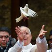 W Bamendzie papież Leon XIV wypuścił gołębia, symbol pokoju