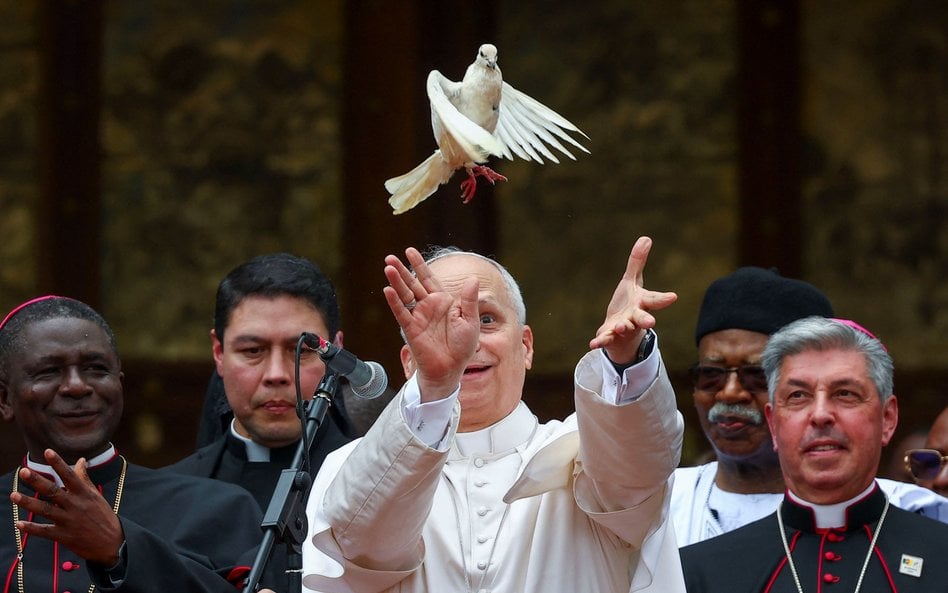W Bamendzie papież Leon XIV wypuścił gołębia, symbol pokoju