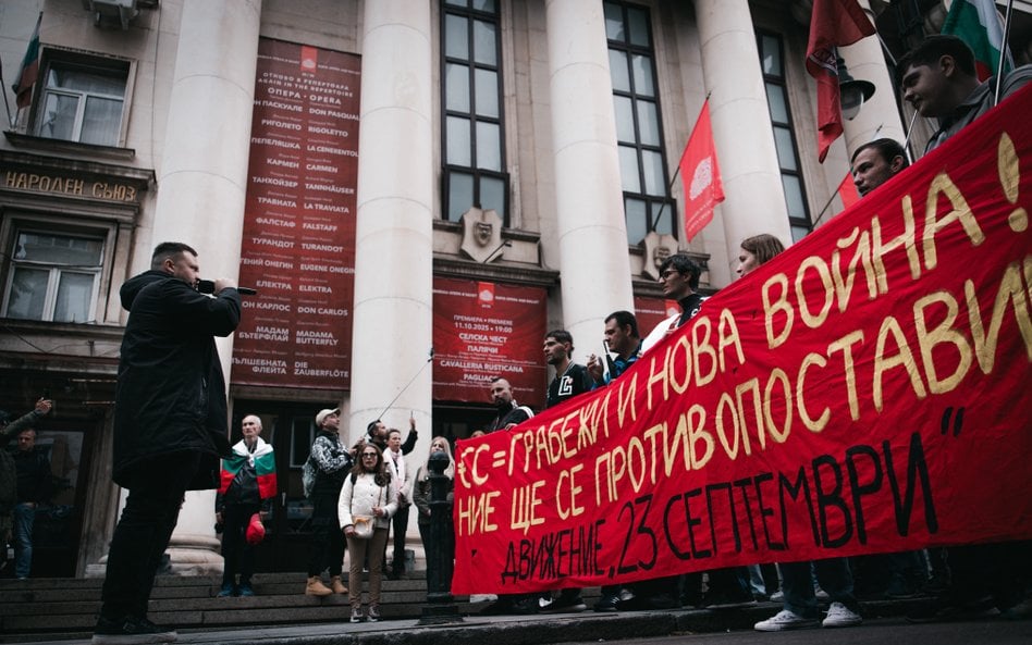 Protest przeciwko przyjęciu Euro we wrześniu 2025 roku w stolicy Bułgarii Sofii