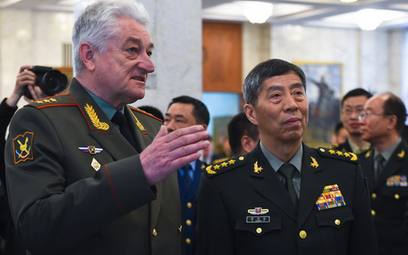 Li Shangfu w Wojskowej Akademii Sztabu Generalnego Sił Zbrojnych FR