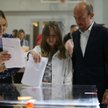 Borys Budka głosuje w wyborach