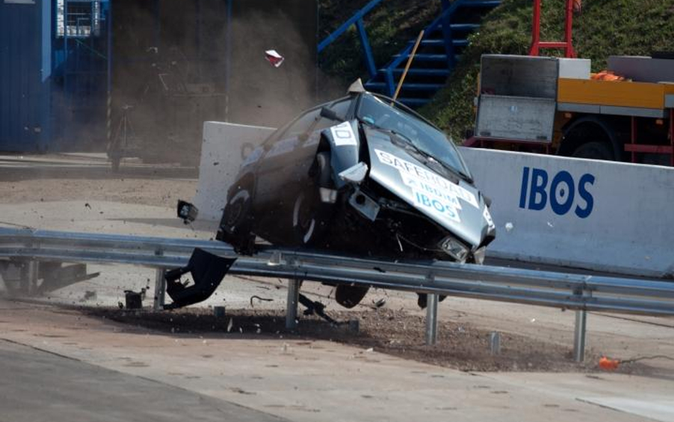 Crash testy zmniejszą ryzyko wypadku
