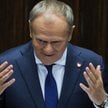 Premier Donald Tusk przemawia na sali obrad Sejmu w Warszawie.