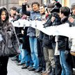 „Biały krąg”, nieprzerwany szpaler ludzi ustawił się wzdłuż kolistego ciągu ulic wyznaczającego gran