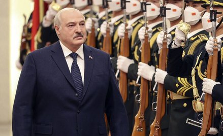 Noblistę za kraty, obywateli do partii. Chiński model Łukaszenki