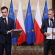 Premier Donald Tusk oraz minister finansów Andrzej Domański podczas konferencji prasowej po posiedze