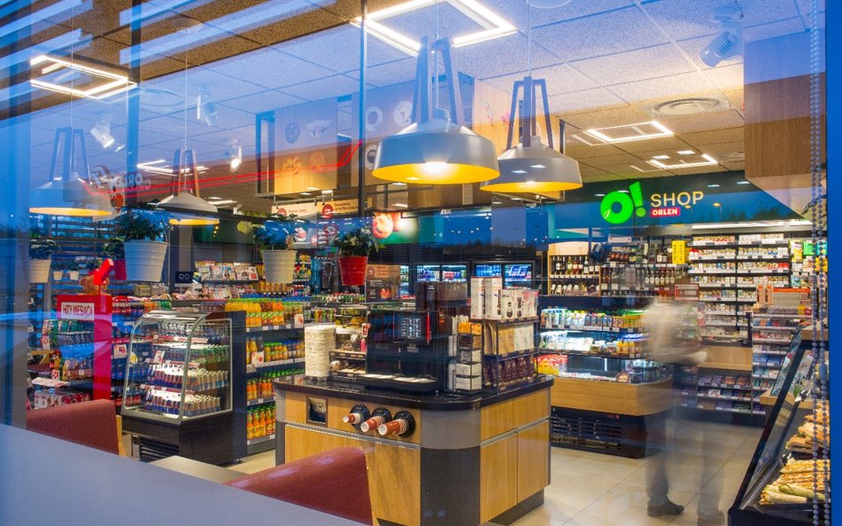 Alkoholem w Polsce handluje 5,5 tys. stacji. Do kupujących trafia w ten sposób tylko 2,1 proc. łączn