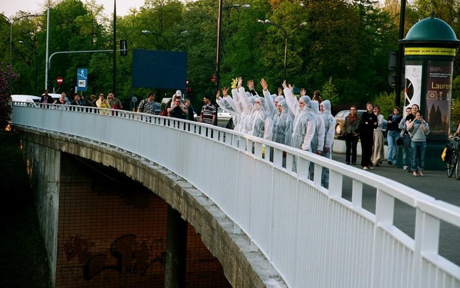 Anna Piotrowska (Mufmi Teatr Tańca), „Kino o każdej porze”, performans, 26.04.2007; CSW Zamek Ujazdo