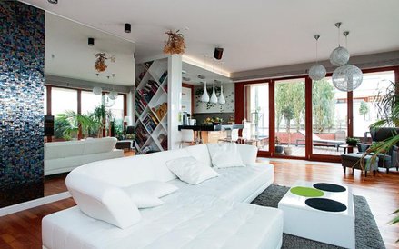 Transakcje gotówkowe opiewają czasem na grube miliony złotych.