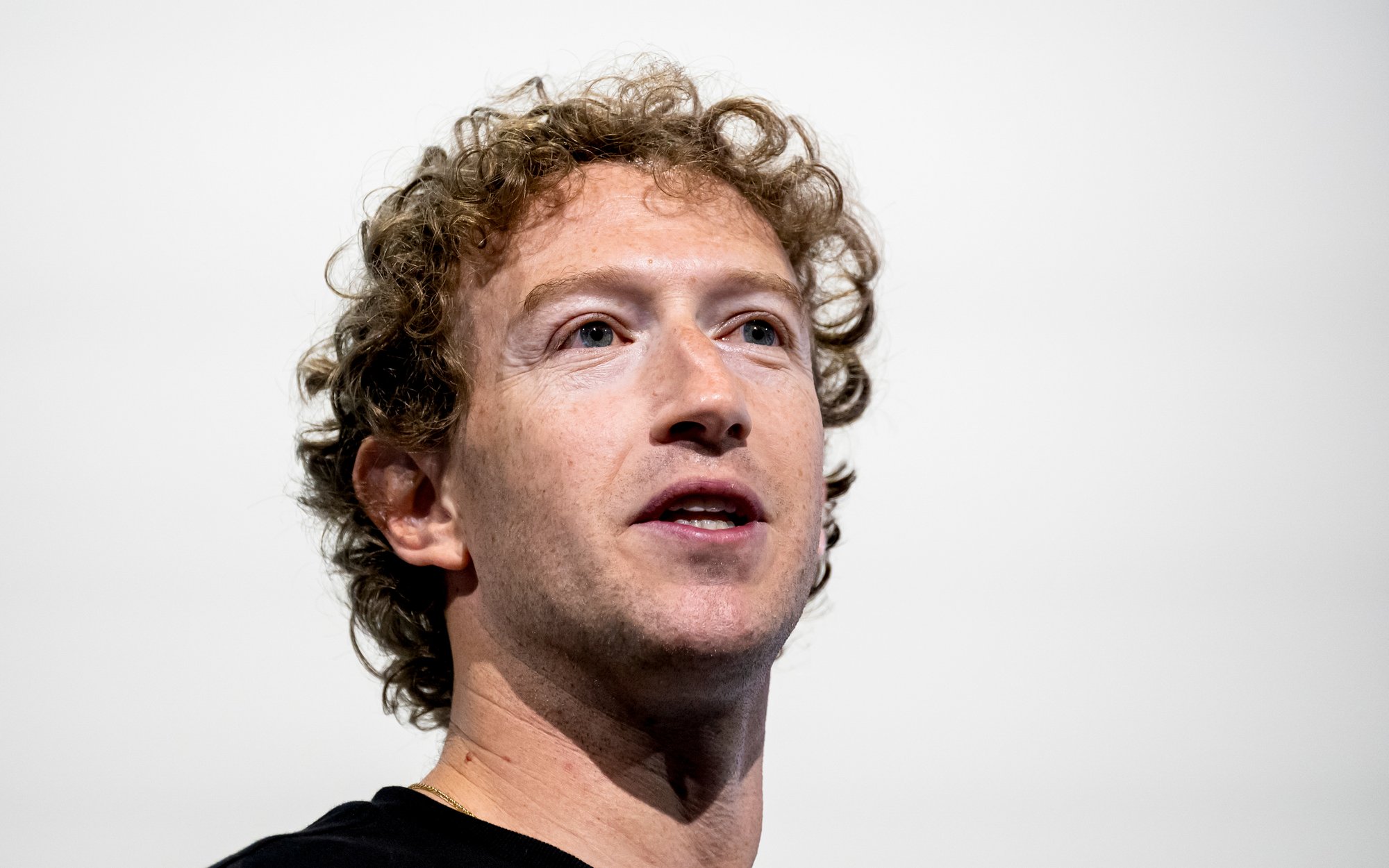 Właściciel Facebooka potajemnie pomagał Chinom, szkodząc USA? Poważne oskarżenia