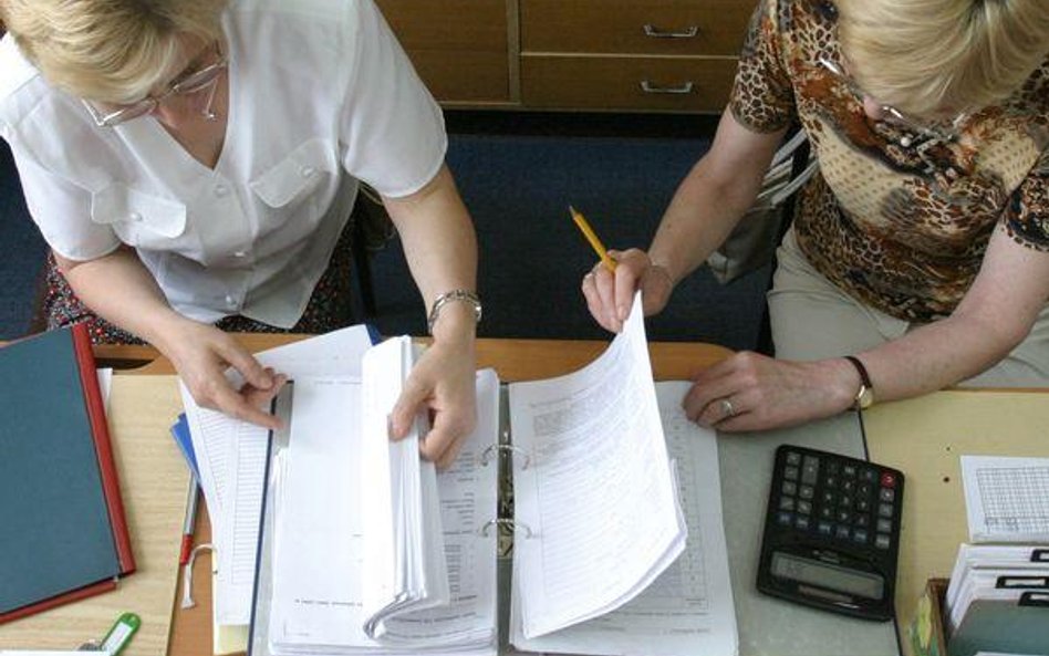 Główna księgowa w szkole nie może zarabiać mniej niż 1550 zł