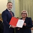 Prezydent Karol Nawrocki i powołana na doradcę prezydenta Beata Kempa podczas uroczystości w Pałacu 