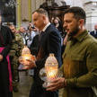 Prezydent Polski Andrzej Duda i prezydent Ukrainy Wołodymyr Zełenski w katedrze śś. Apostołów Piotra