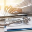 Praca zdalna: lekarz może pracować w izolacji ale za zgodą