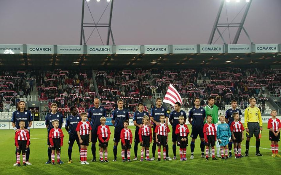 Monachijskie Lwy na stadionie Cracovii. Giełdowy Comarch jest też sponsorem AS Nancy, drużyny grając