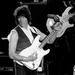 Jeff Beck zmarł w wieku 78 lat (fot. z koncertu w Los Angeles w 2013 r.)
