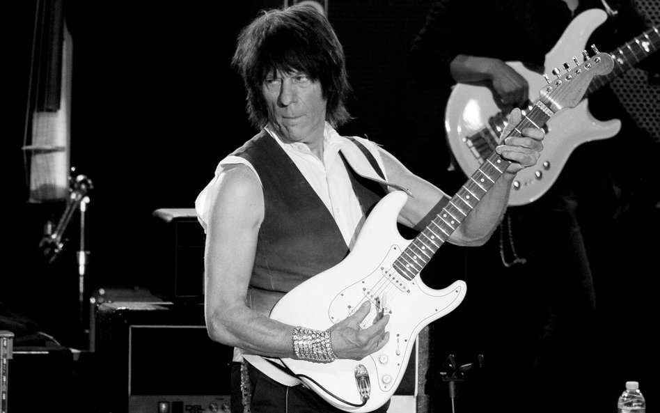 Jeff Beck zmarł w wieku 78 lat (fot. z koncertu w Los Angeles w 2013 r.)