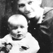Jedyne zachowane zdjęcie kilkumiesięcznego Karola Józefa Wojtyły z matką Emilią.