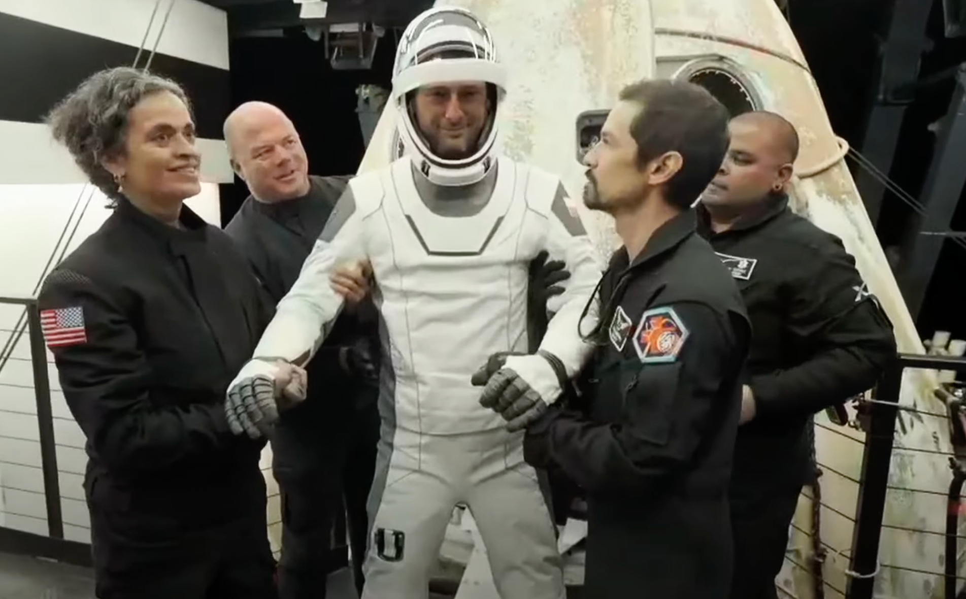 Polak wcale nie był w kosmosie? Dowodem musztarda z Biedronki