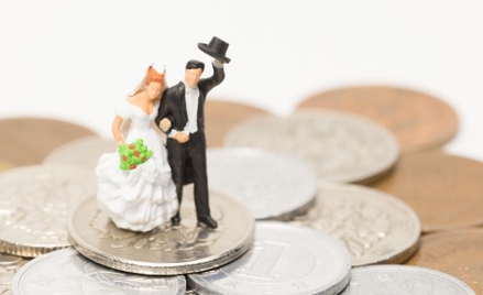Wszystko o zaciąganiu długów przez małżonków i o tym, kto je będzie spłacać