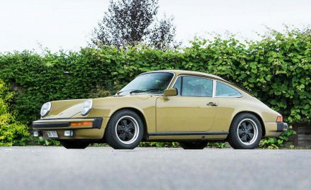 Porsche z popularnego serialu trafiło na charytatywną aukcję