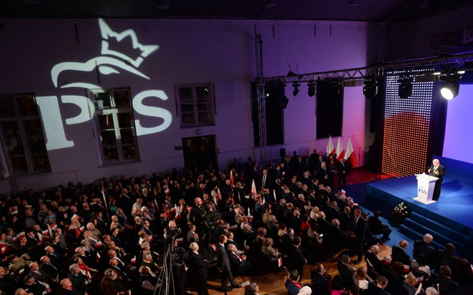 Sondaż IBRiS: PiS wygrywa wysoko, ale traci